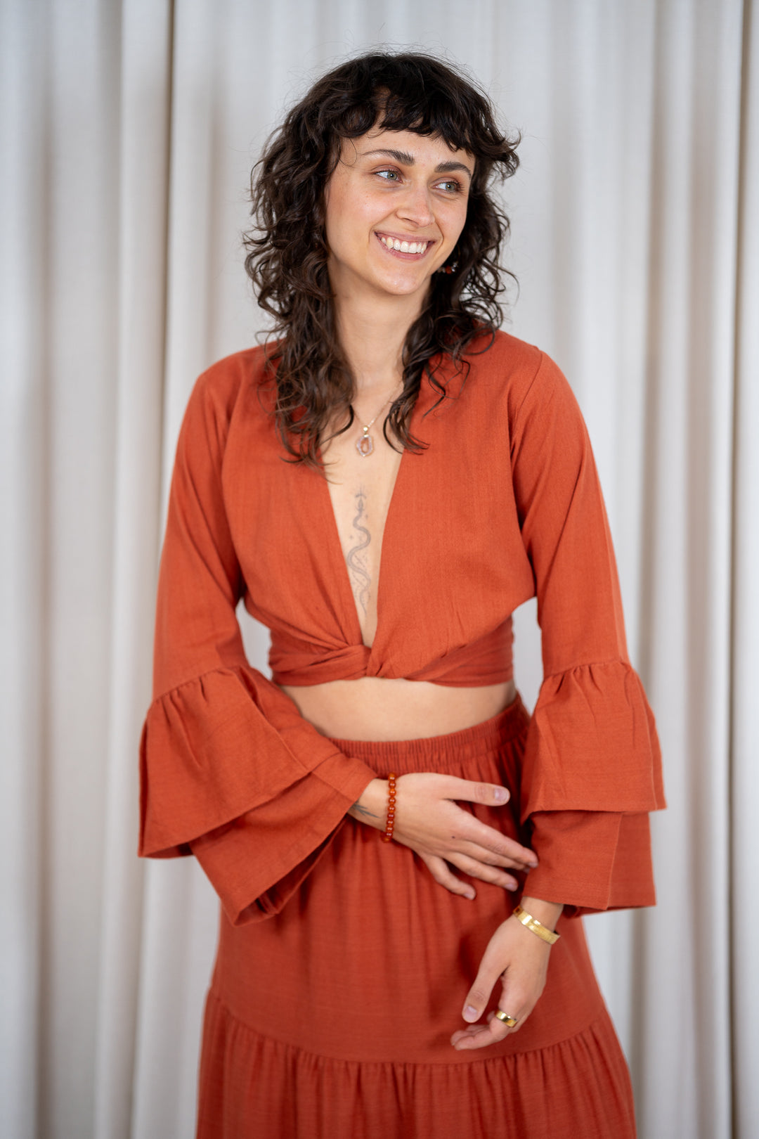 Lilly Wickelbluse mit Trompetenärmeln
