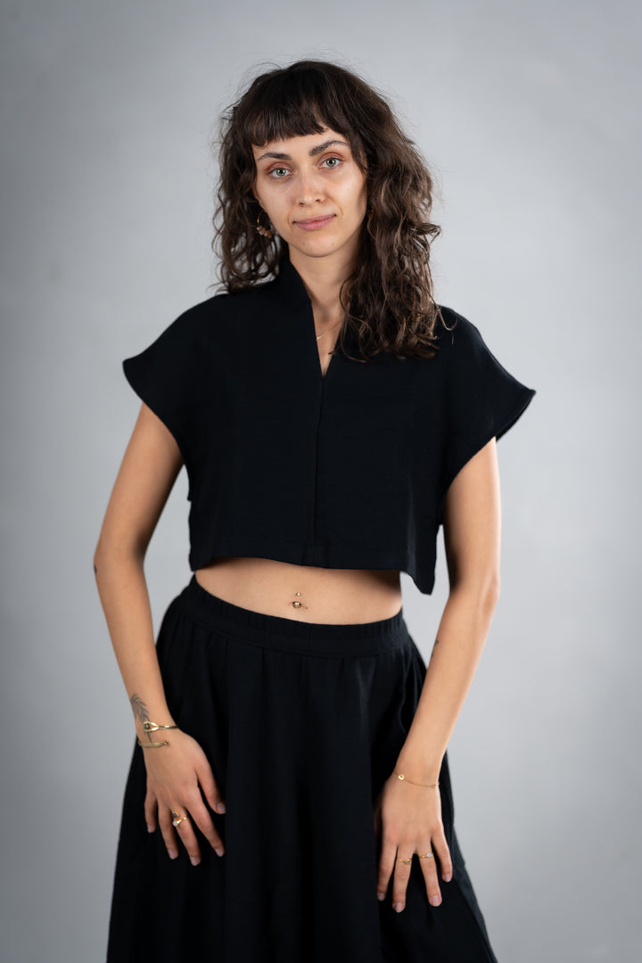 Schwarzes Crop Shirt