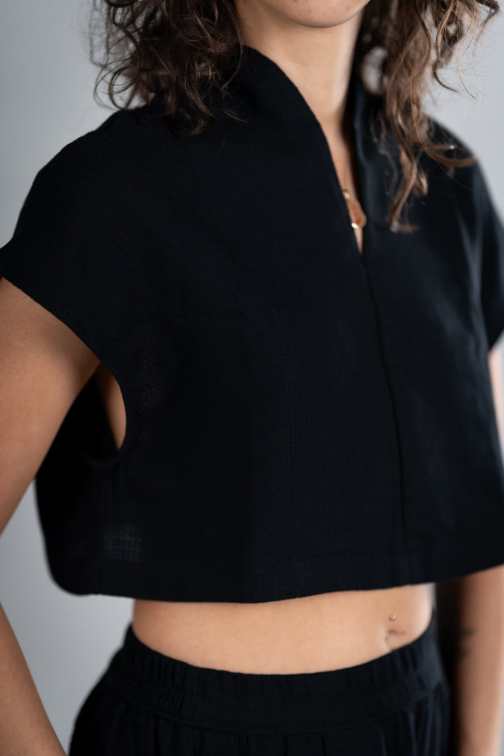 Schwarzes Crop Shirt