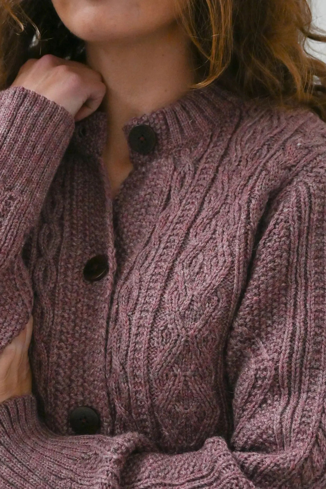 Freyja Wollcardigan mit Zopfmuster